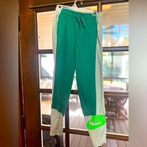 Size medium boys Nike sweatpants